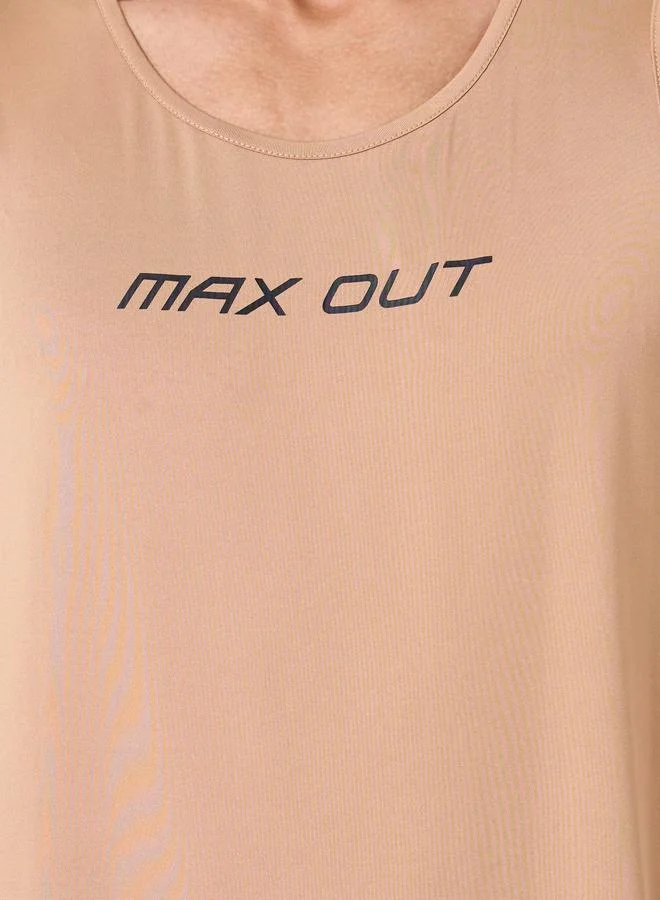 ستايلي بلوزة كت للجيم بطبعة شعار وقصة مريحة